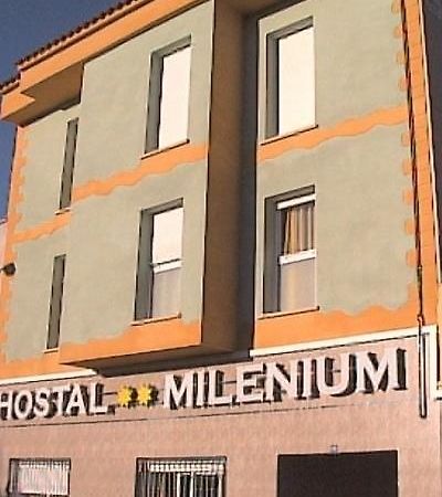 Hostal Milenium Els Monjos Buitenkant foto