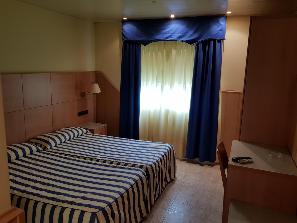 Hostal Milenium Els Monjos Buitenkant foto