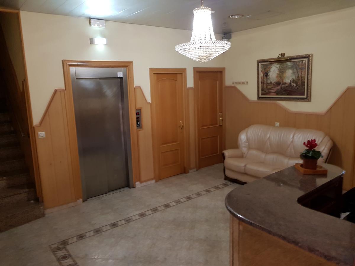 Hostal Milenium Els Monjos Buitenkant foto