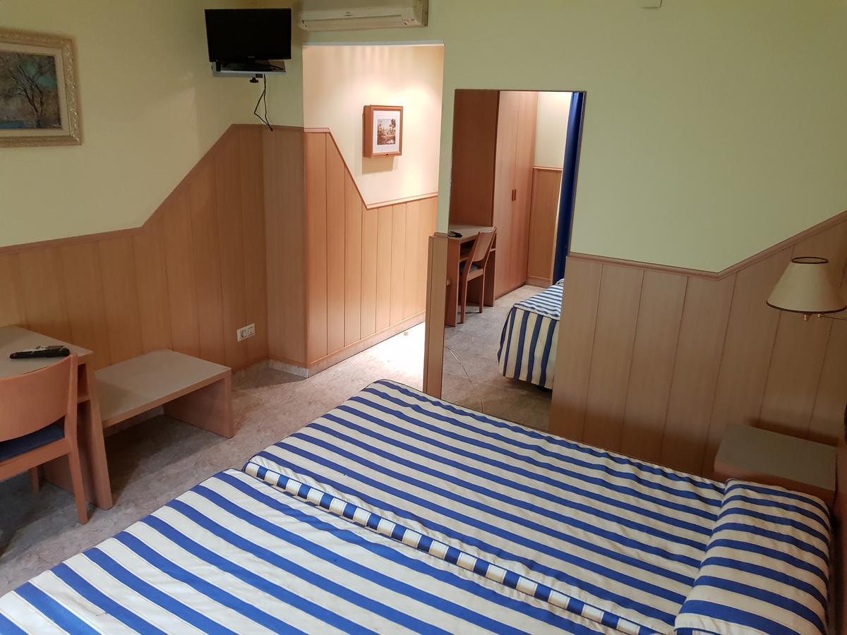 Hostal Milenium Els Monjos Buitenkant foto